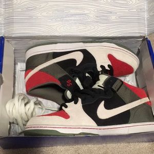Nike Dunk Mid Pro SB - Size 10